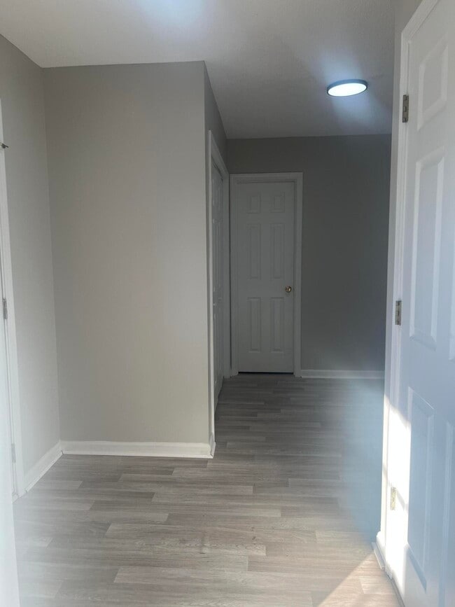 Building Photo - 1240 Inabinet Dr