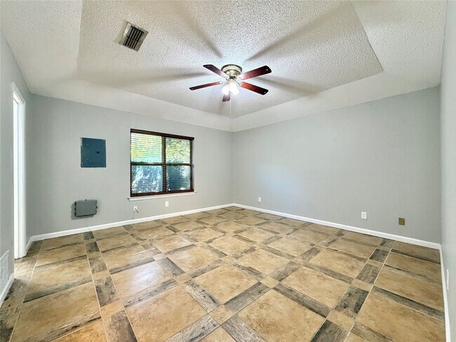 Building Photo - 1821 Broadway St