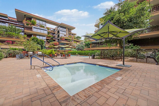 Building Photo - 7147 E Rancho Vista Dr