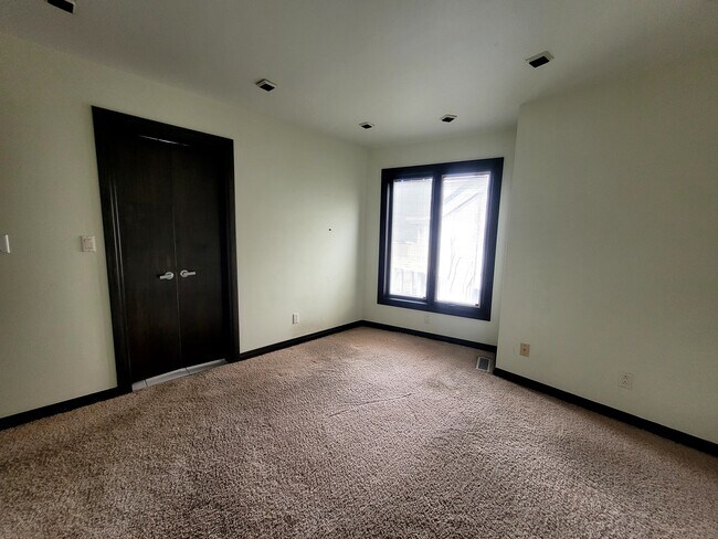 Building Photo - 1460 West Alex Bell Road