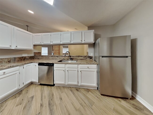 Building Photo - 3238 Lindenfield Dr