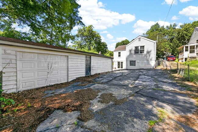 Building Photo - 10066 Dorothy Ave