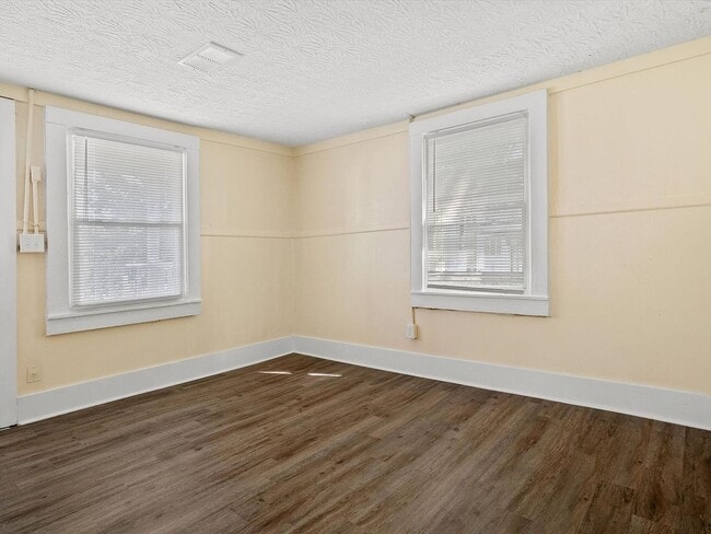 Building Photo - 150 Cook Ave