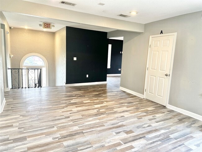 Building Photo - 2424 Southmore Blvd