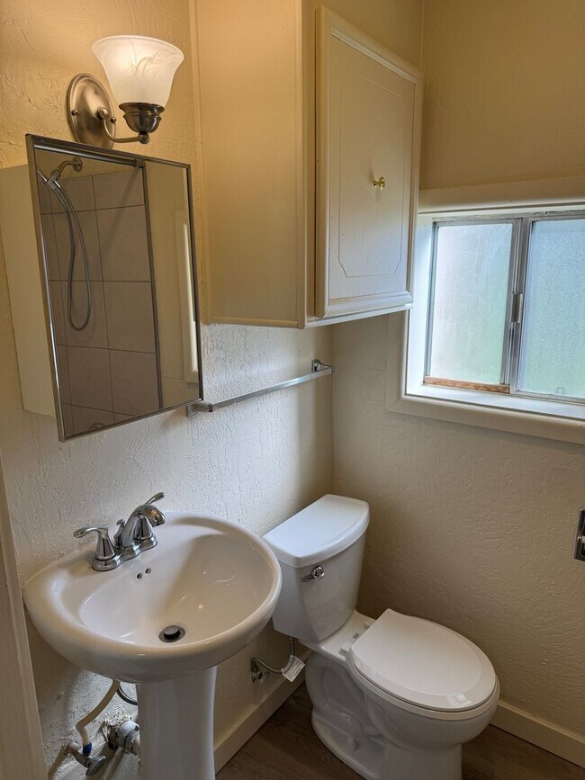 Building Photo - Freshly updated 2 bed, 1 bath house in Lowell