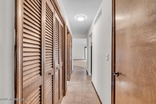 Building Photo - 30 Turnberry Cir