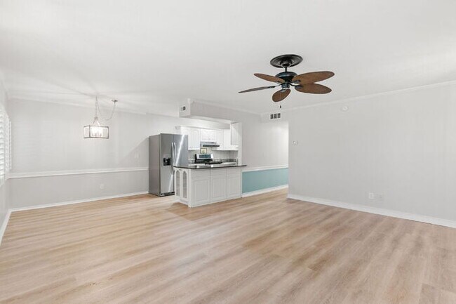 Building Photo - Apartment For Rent in Seminole WITH UPGRADES!
