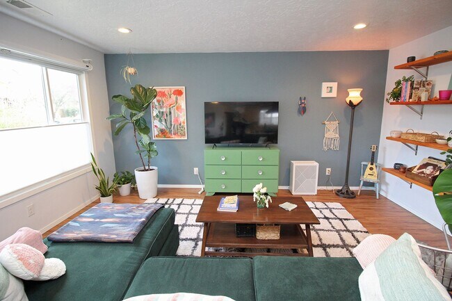 Building Photo - 205 NE 79th Ave