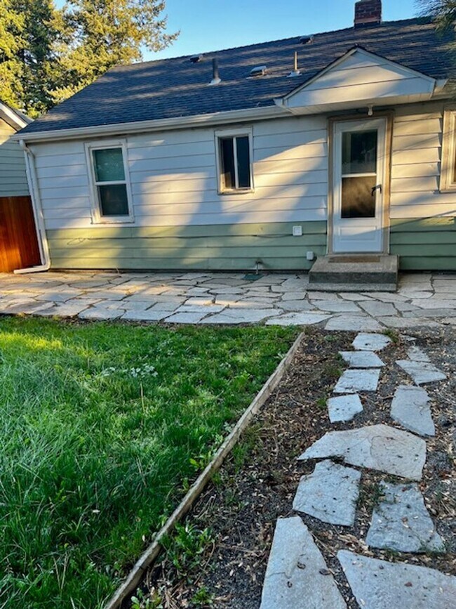 Building Photo - Cute 2 Bedroom Home in Perry District!