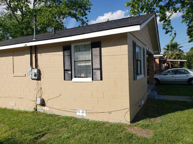 Corner view #2 - 43 Lissner Ave