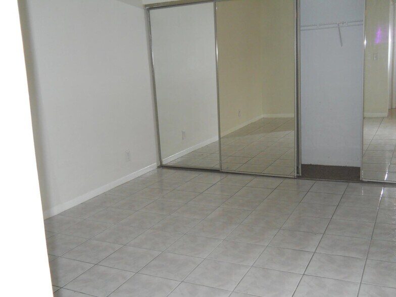 Building Photo - 3955 Village Dr