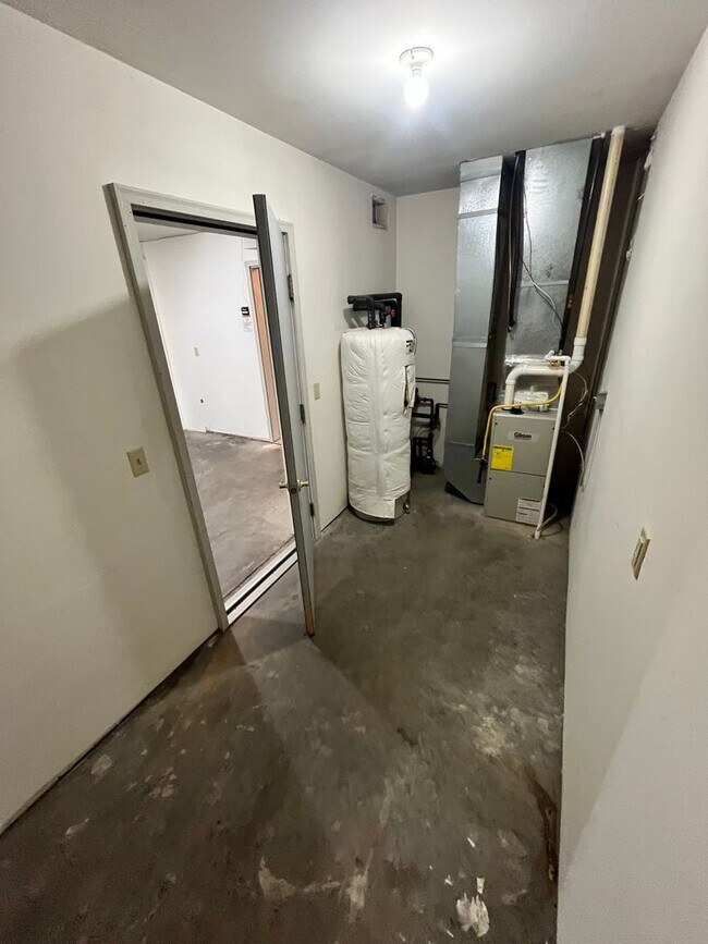 Building Photo - 1140 Glenn Pl
