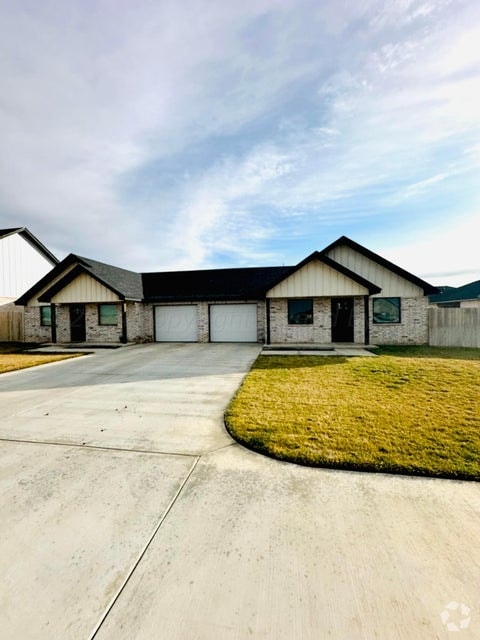 Building Photo - 14507 Periwinkle Dr