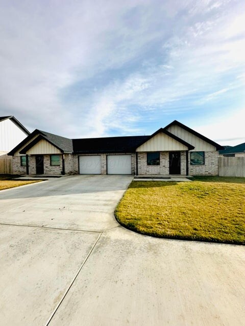 Primary Photo - 14507 Periwinkle Dr