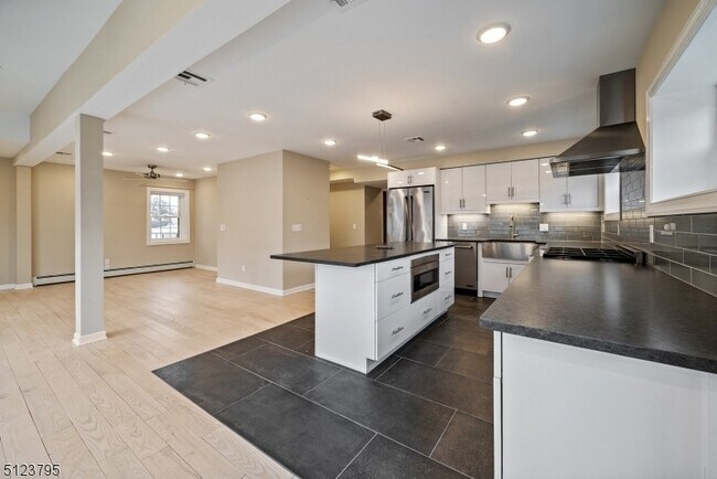Building Photo - 480 Parkway Dr