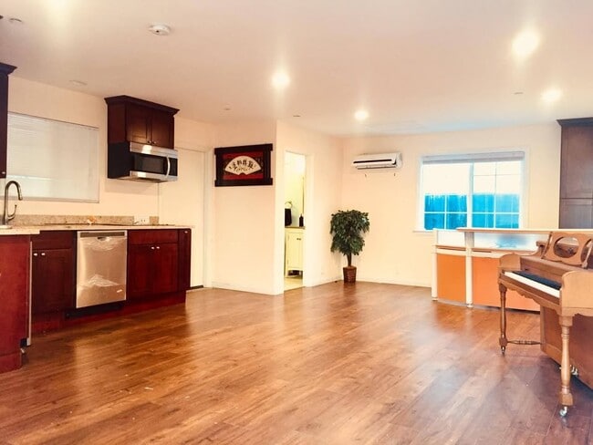 Building Photo - 42939 Nido Ct