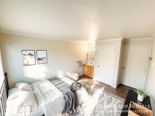 Building Photo - 1827 Harris St