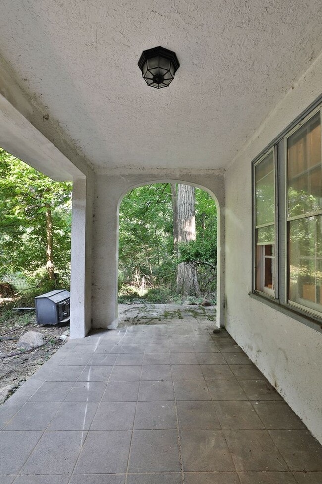 Building Photo - 2104 Iuka Ave