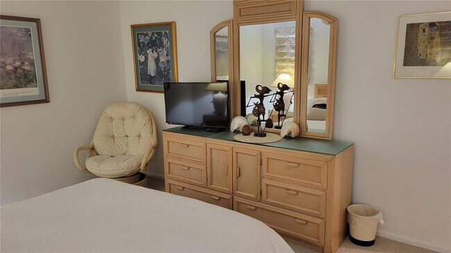 Building Photo - 638 S Owl Dr