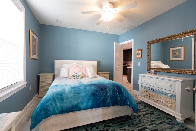 Building Photo - 107 S Richards Ave