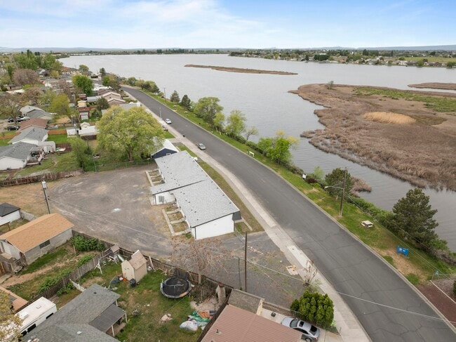 Building Photo - 1407 W Marina Dr