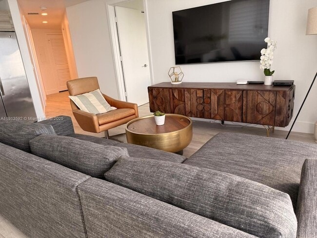 Building Photo - 121 NE 34th St