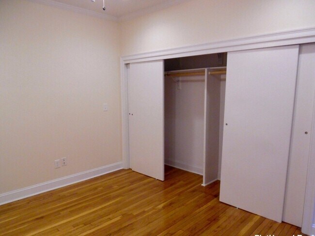 Building Photo - 25 Queensberry St