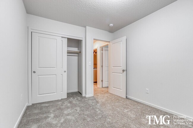 Building Photo - Pre Leasing 3 BD/2.5- Pet Friendly Home