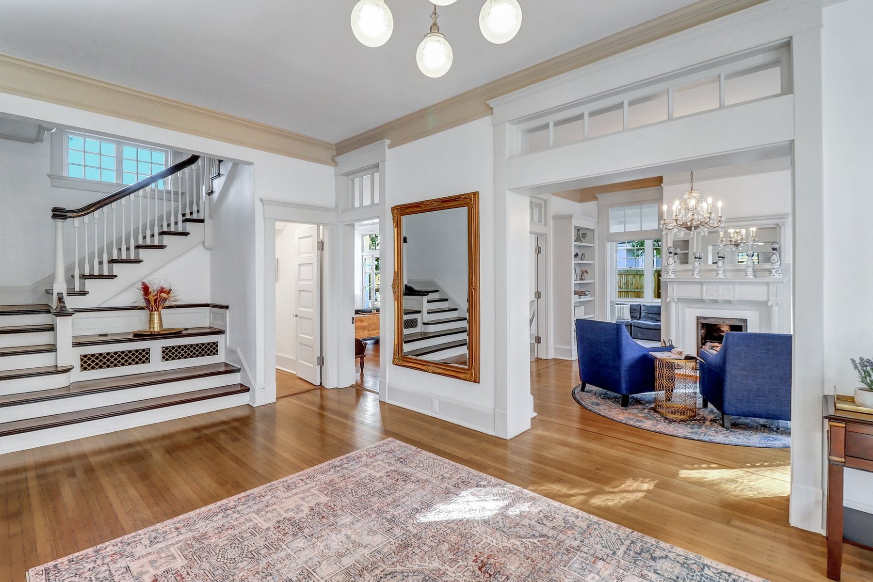 Building Photo - 602 E Victory Dr