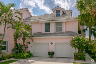 Building Photo - 4410 Fairway Dr N