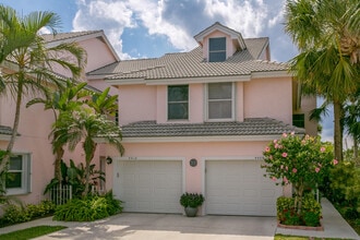 Building Photo - 4410 Fairway Dr N