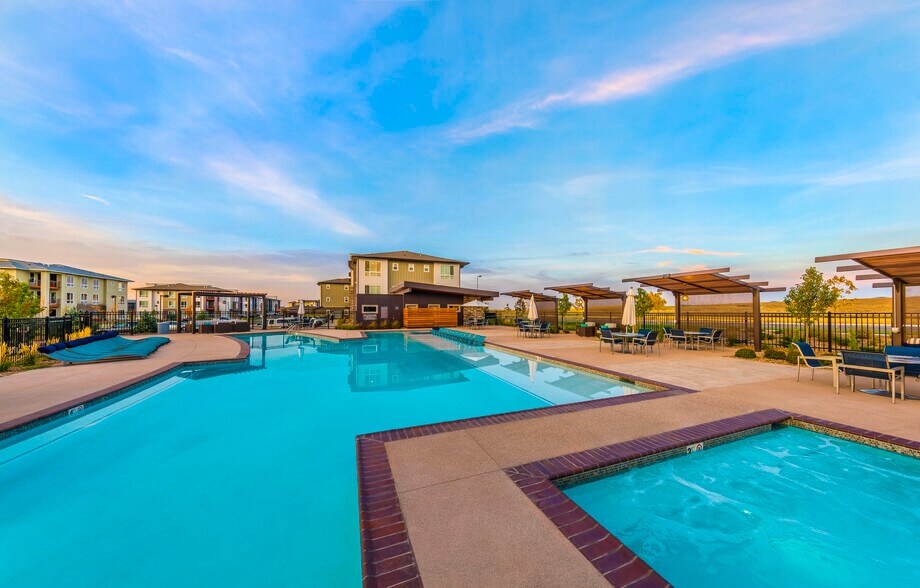 Strata 16505 Green Valley Ranch Blvd Denver CO 80239 Apartment Finder