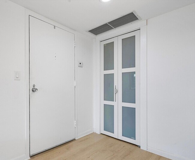 Building Photo - 2400 Presidential 204 Way