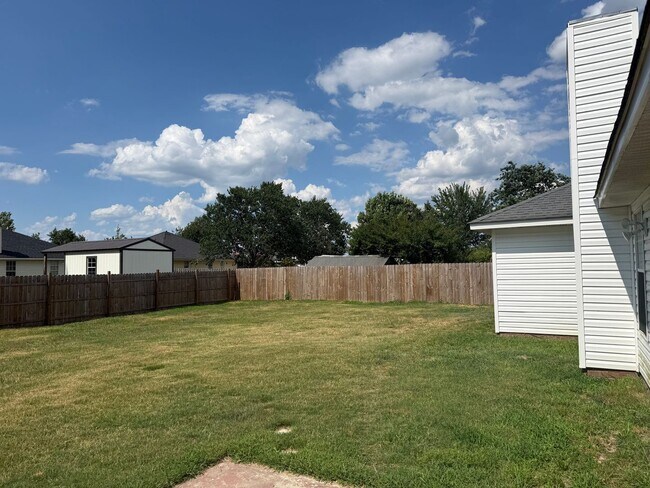 Building Photo - 106 Thorton Dr