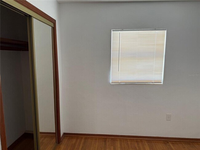 Building Photo - 1247 Lakeview Dr