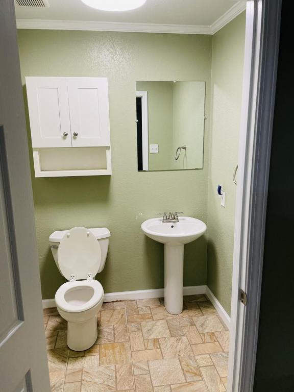 Building Photo - 306 N Davis St