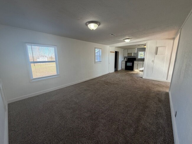 Building Photo - 2 Bed/1 bath House on 2 Acres!