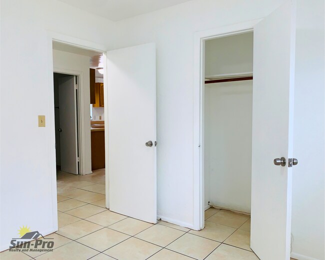 Building Photo - 1965 Nelson Ave