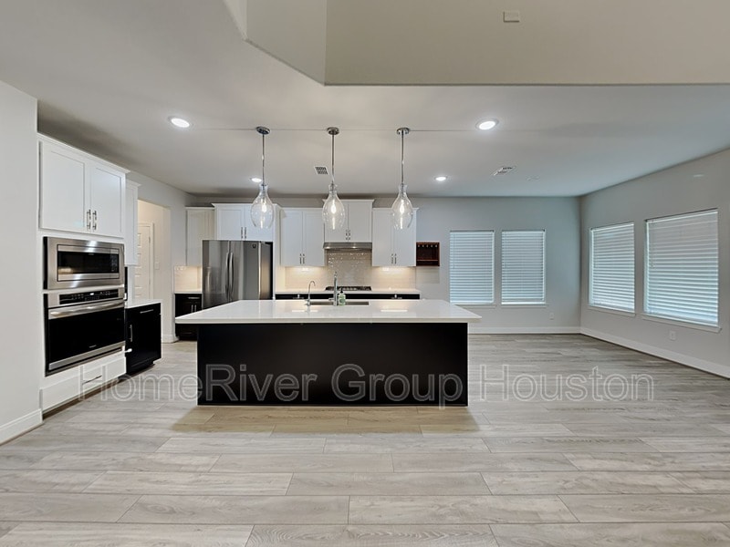 Building Photo - 8926 Emerald Cane Dr