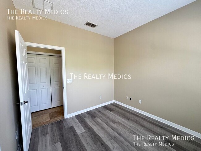 Building Photo - 2898 Oakwater Dr