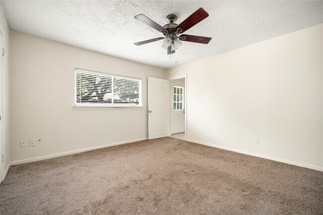 Building Photo - 2603 Hollymist Dr