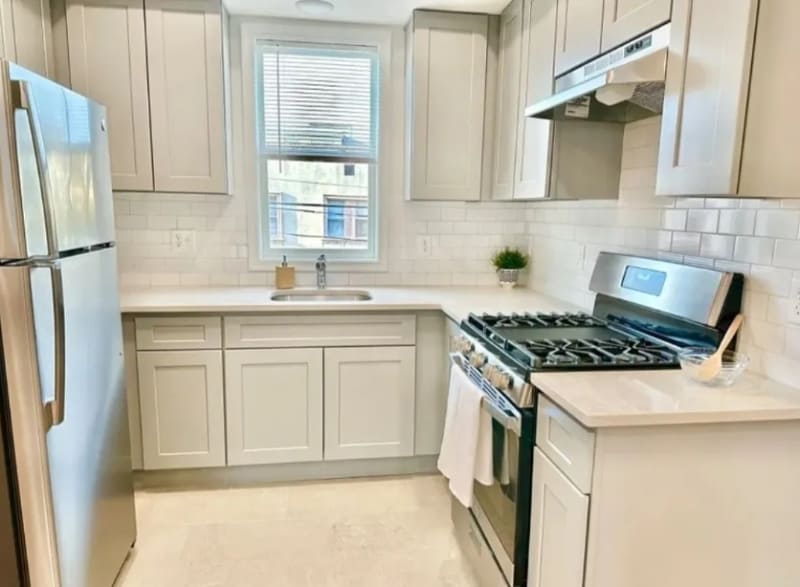 Building Photo - 558-562-562 Court St