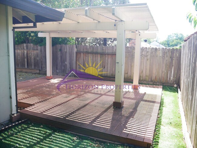 Building Photo - Remodeled 3 Bed 2 Bath 1,595 Sq Ft Fair Oaks Home