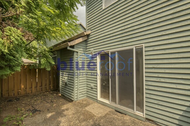 Building Photo - 520-522 SW 150th Ave