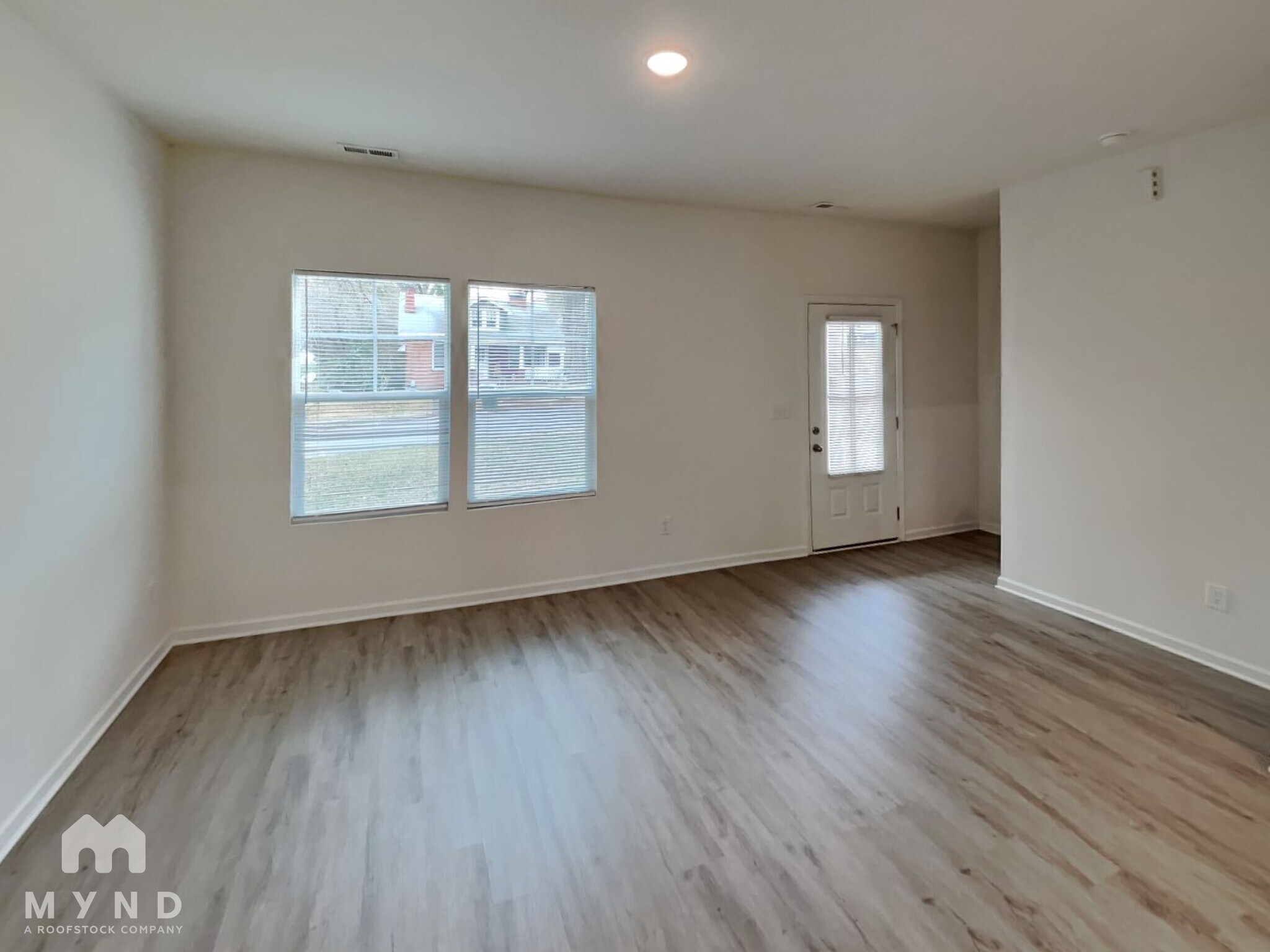 Building Photo - 819 W Walnut Ave