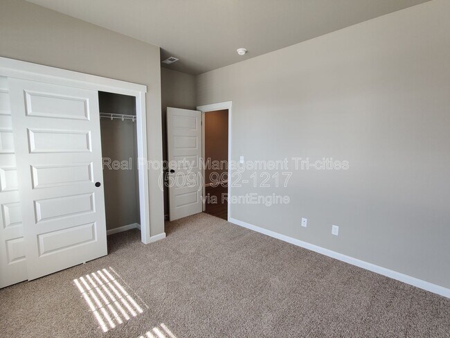 Building Photo - 8304 Gardner St