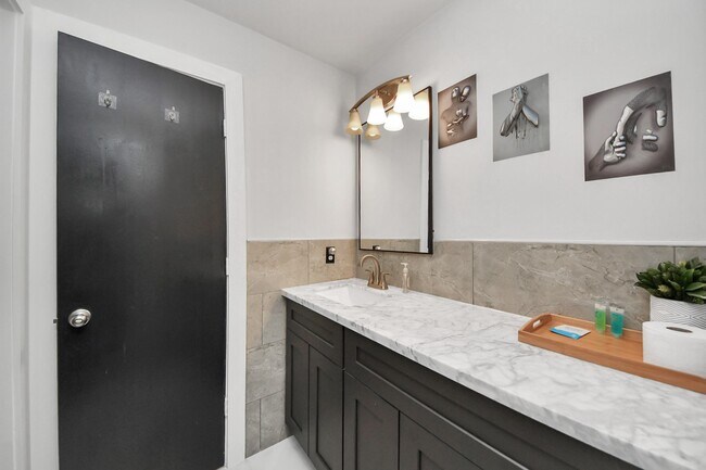 Building Photo - 9715 Riddlewood Ln