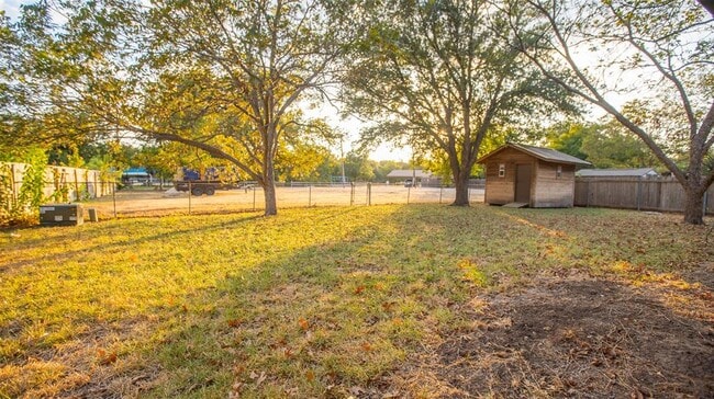 Building Photo - 401 Parkview Dr