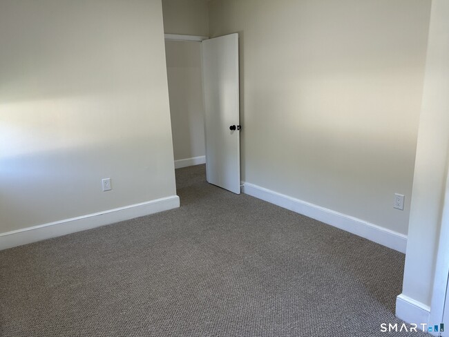Building Photo - 2561 Whitney Ave