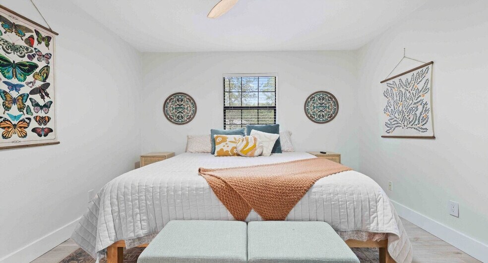 Building Photo - 33 Santana Dr